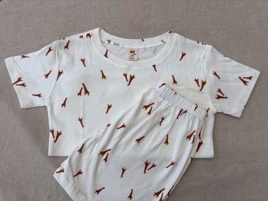 Giraffe T-Shirt & Shorts - White